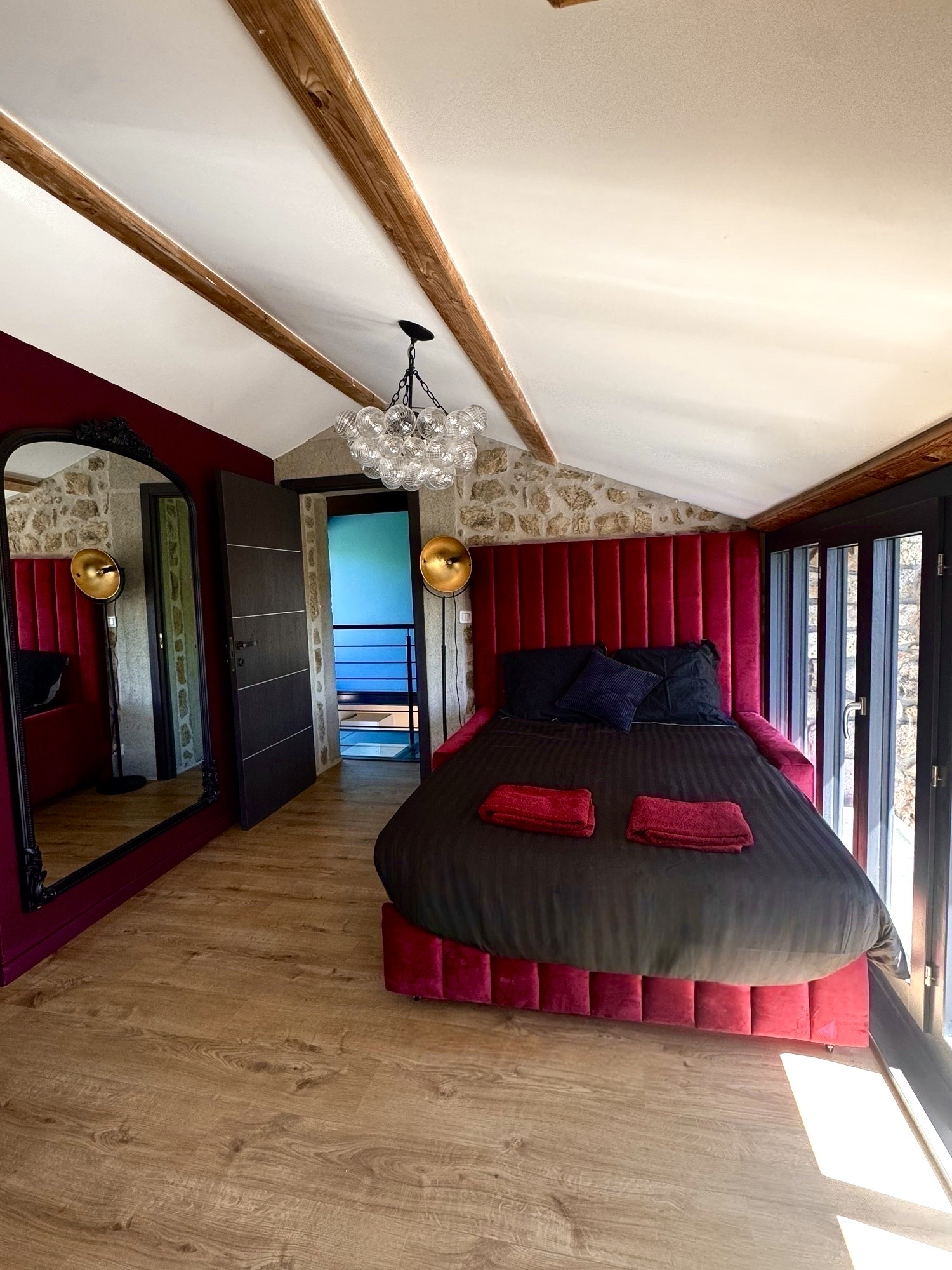 Lit king size de la suite parentale